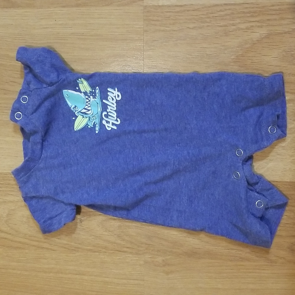 Hurley short bodysuit newborn EUC